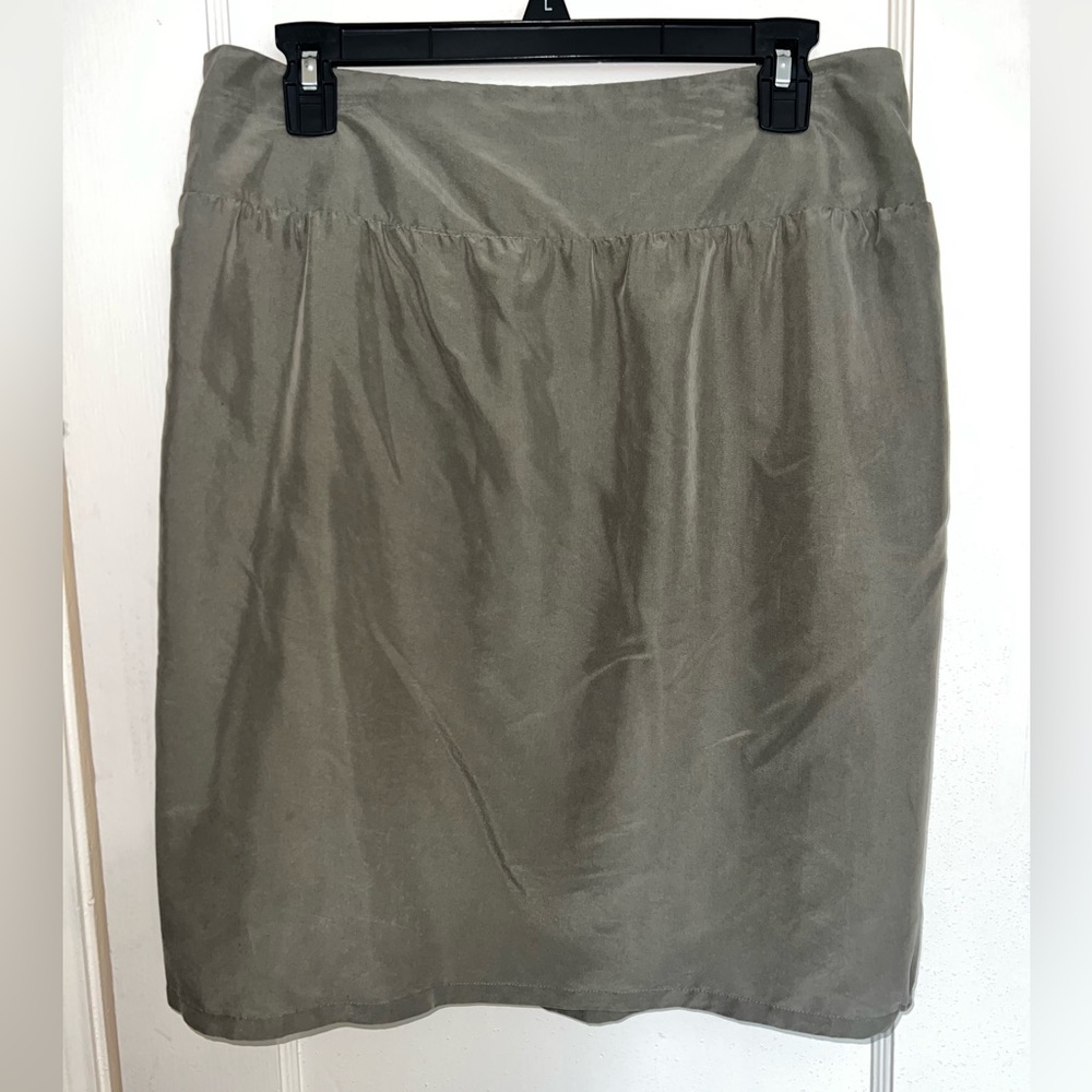 Chico’s Plus Size Classic Army Green Skirt. Great condition w/ band. Size 2x